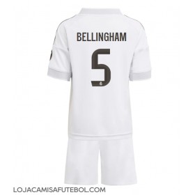 Camisa de Futebol Real Madrid Jude Bellingham #5 Equipamento Principal Infantil 2025-26 Manga Curta (+ Calças curtas)